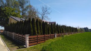 Gartenzaun aus Aluminium in Holzoptik
