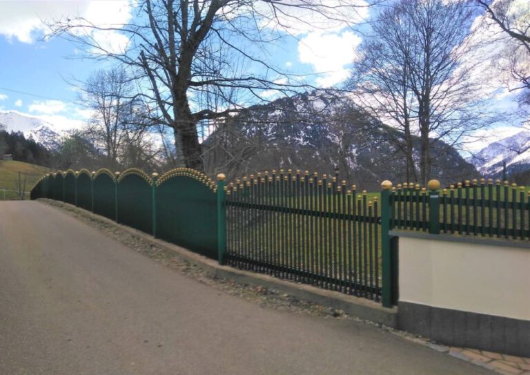 Aluminiumzaun Linderhof mit Wölbung